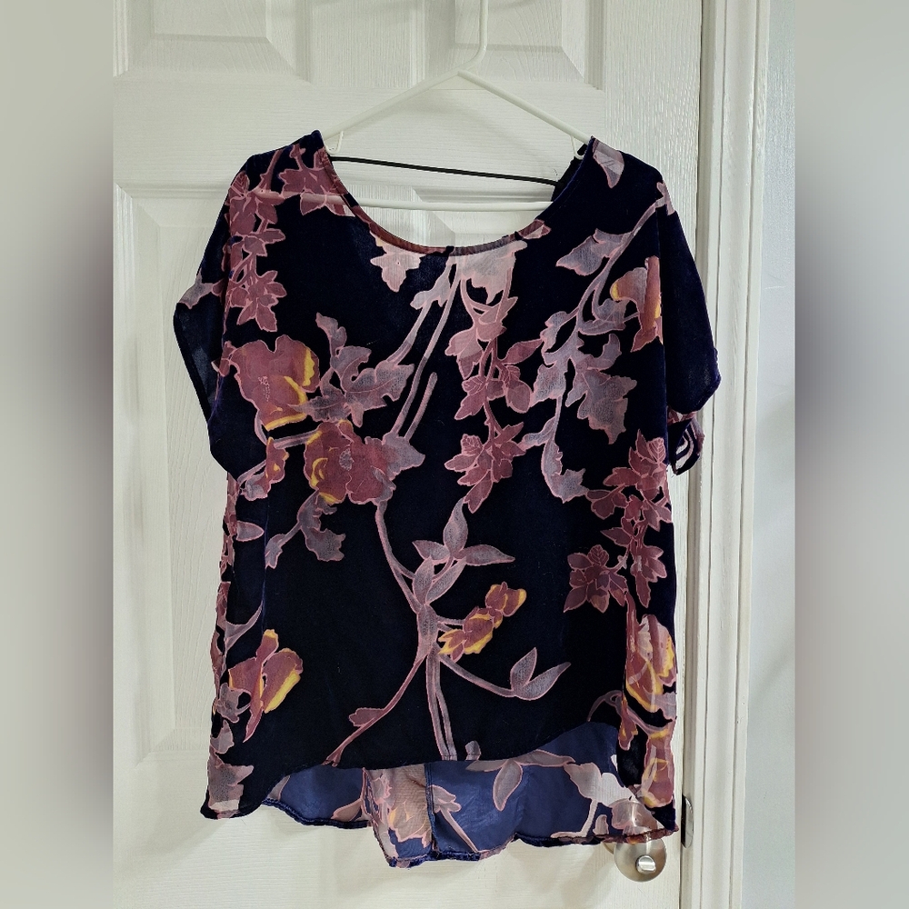 Womens Blouse Bobeau Size Medium Velvet Floral Like New
